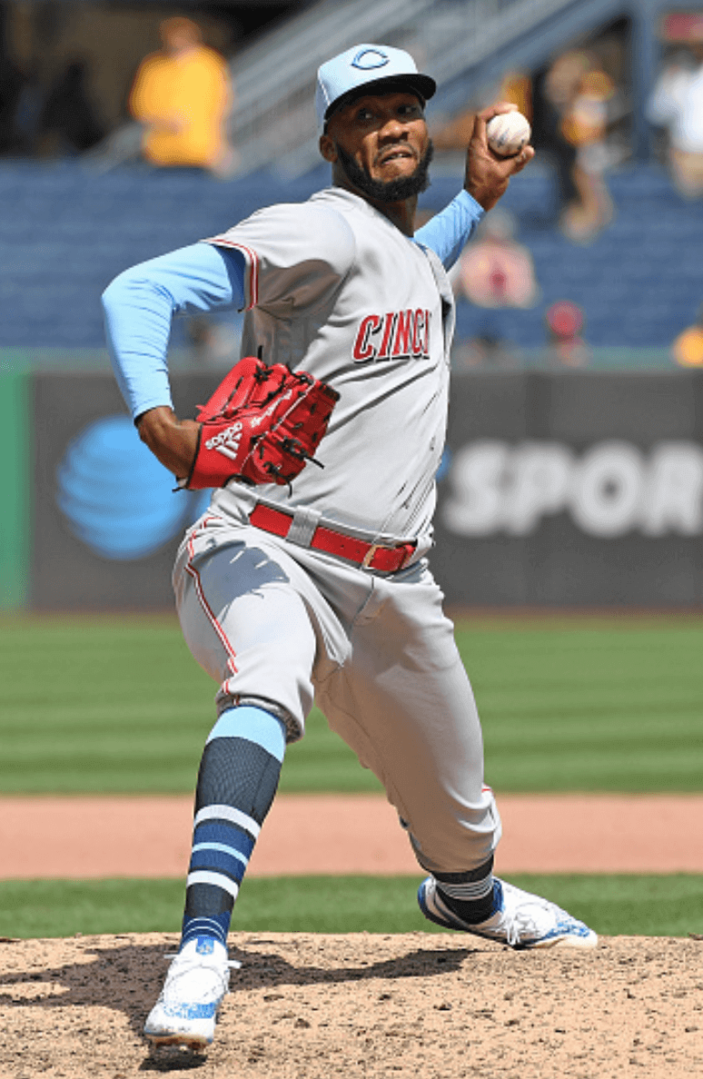 Cubs wear blue Father's Day gear for charity