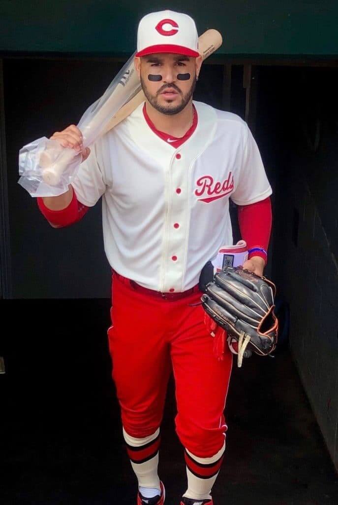 Cincinnati Reds 2019 jerseys include navy blue and Palm Beach styles