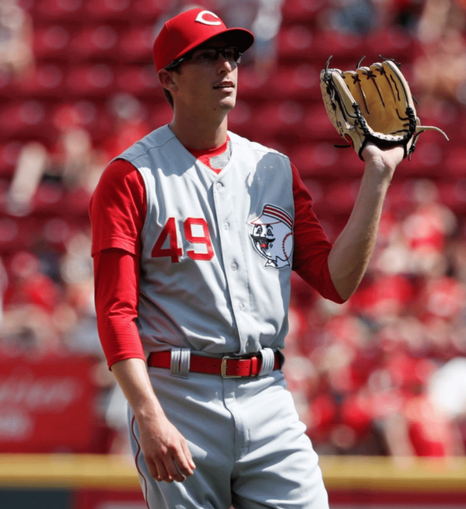 Reds players flex their sleeveless throwback jerseys