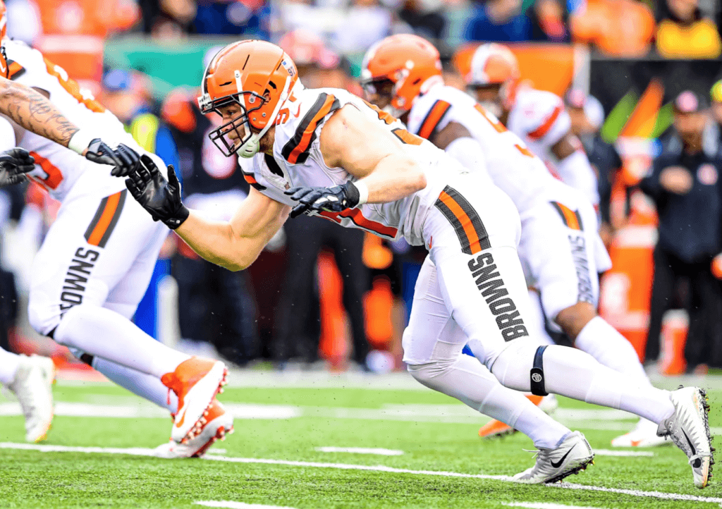 Bills – Bengals: Fans joked Cincy's white jerseys hard to see in snow