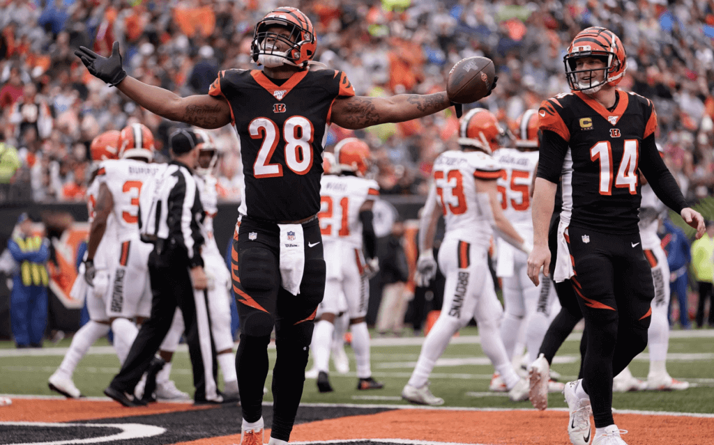 Bills – Bengals: Fans joked Cincy's white jerseys hard to see in snow