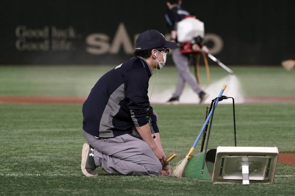 Paul Lukas on X: First spring training game of the year. Red Sox