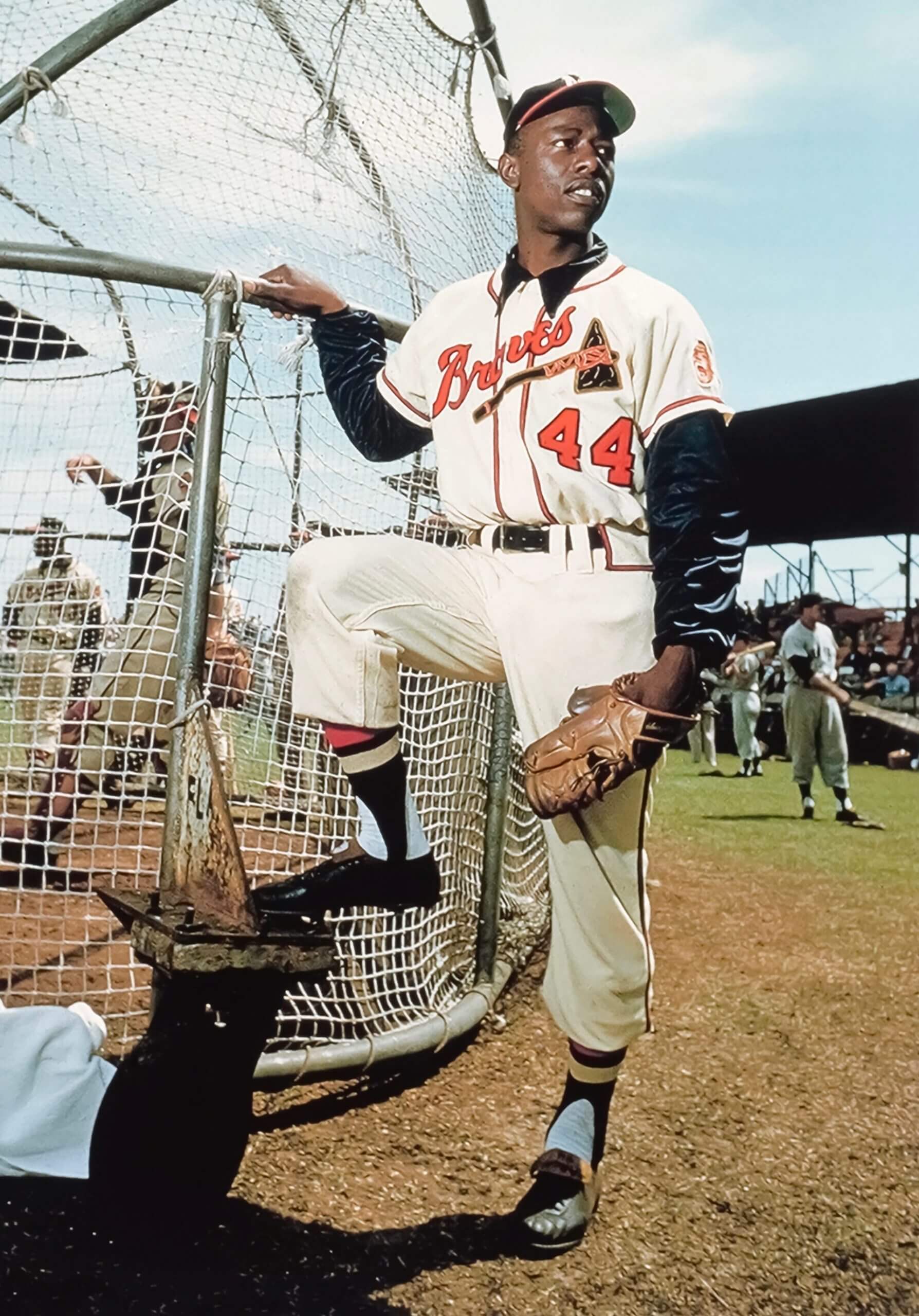 Braves honoring Hank Aaron with tremendous throwback jersey (Photo)