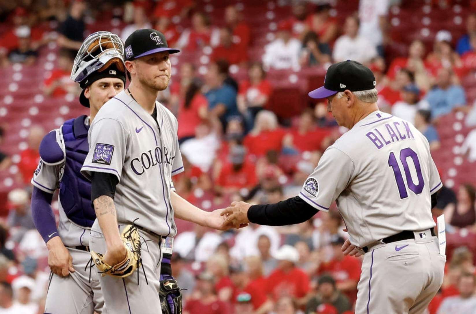 Which MLB Managers Still Wear a Full Uniform