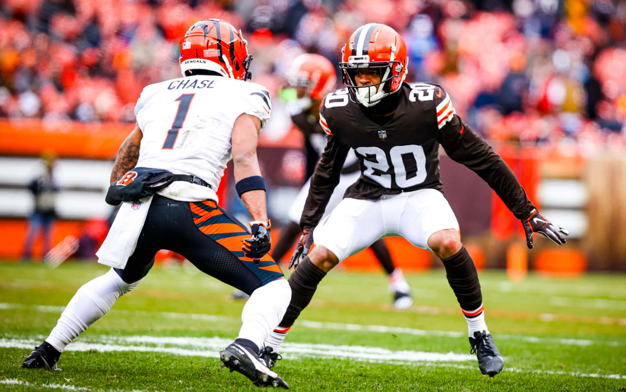 St. Brown's dad wears split jersey for Bears' Equanimeous and