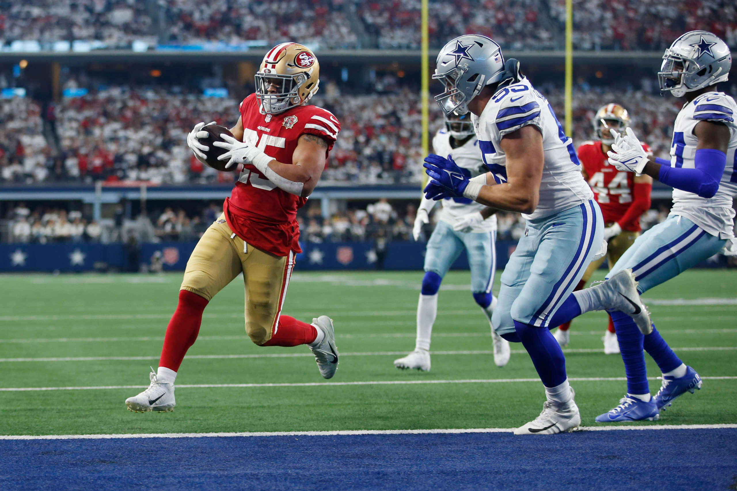 Leighton Vander Esch's jersey vs. Niners was misspelled