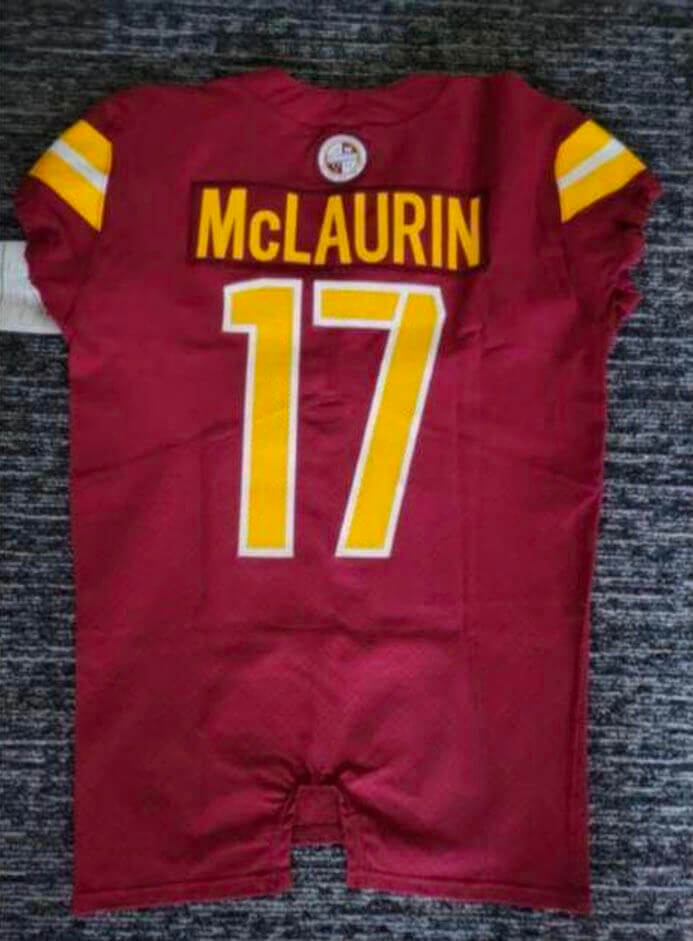 Even this “oversized” jersey has the dreaded boob gap : r