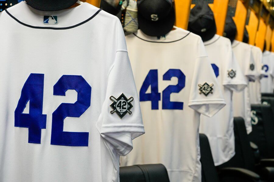 SportsCenter - The Los Angeles Dodgers and Kansas City Royals are wearing throwback  uniforms to honor the 75th anniversary of Jackie Robinson breaking the  color barrier 🤝 MLB