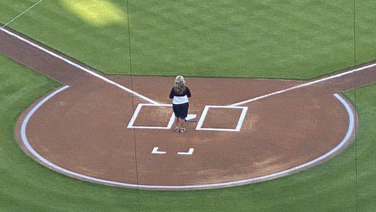 Chalking & Painting Foul Lines - Groundskeeper University