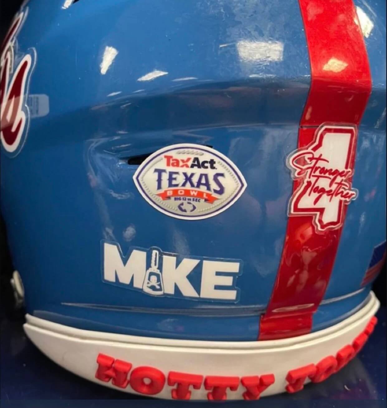 Mike Leach Memorial Decals Continue to Pile Up
