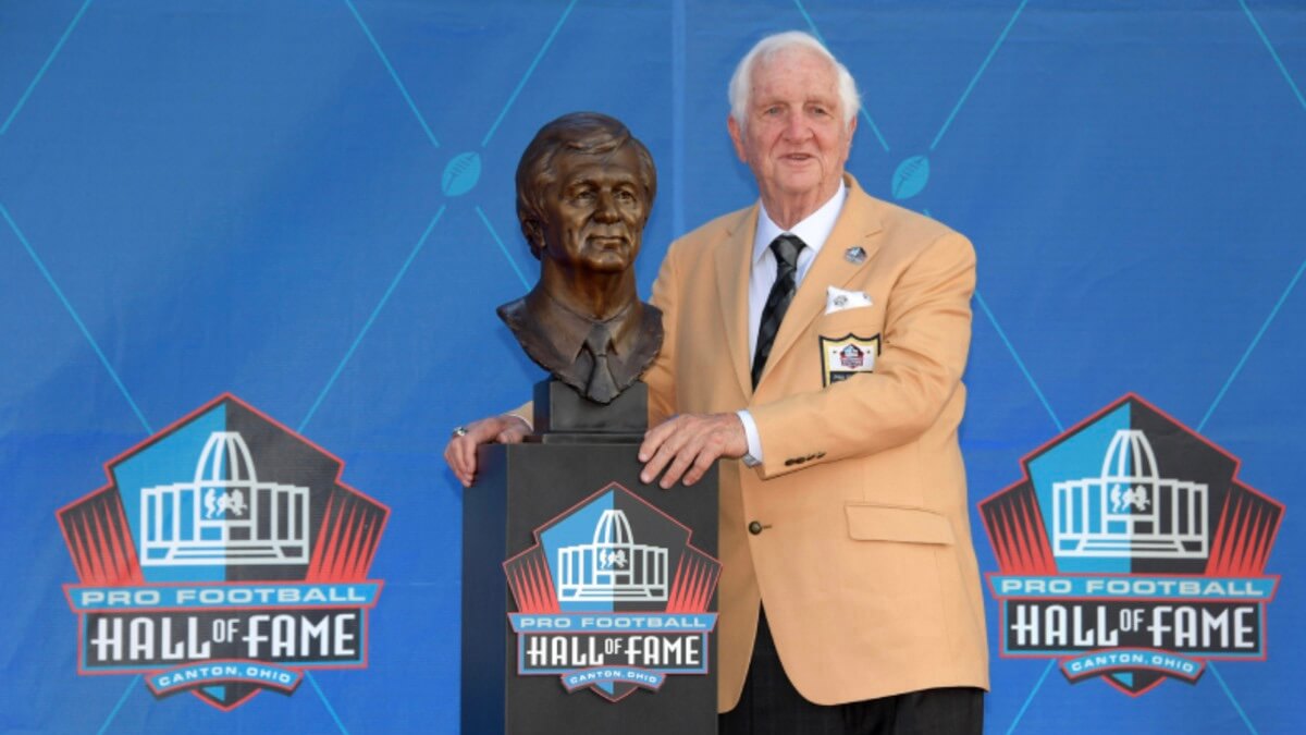 Cowboys Adding Memorial Decal for Hall of Famer Gil Brandt | Uni Watch