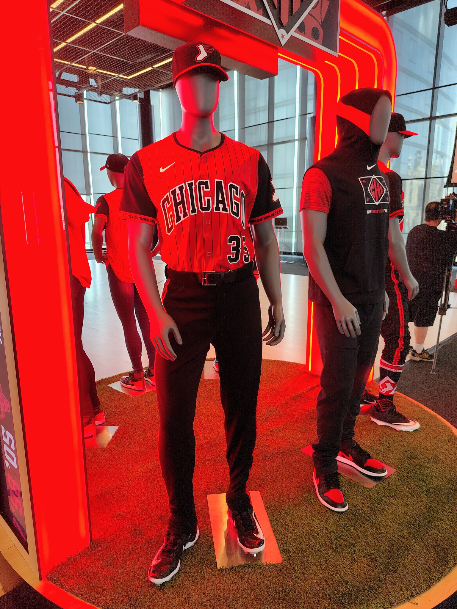 Chicago White Sox unveil Bulls-themed city connect uniforms