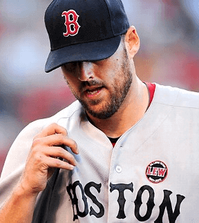 LOOK: Fan trolls Yankees in Red Sox jersey, Mets hat